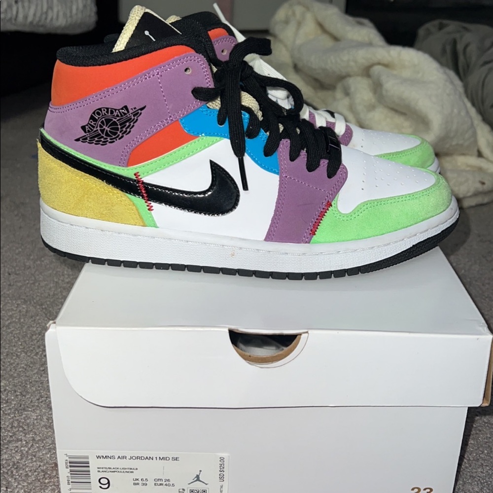 Nike Jordan 1 lightbulb
